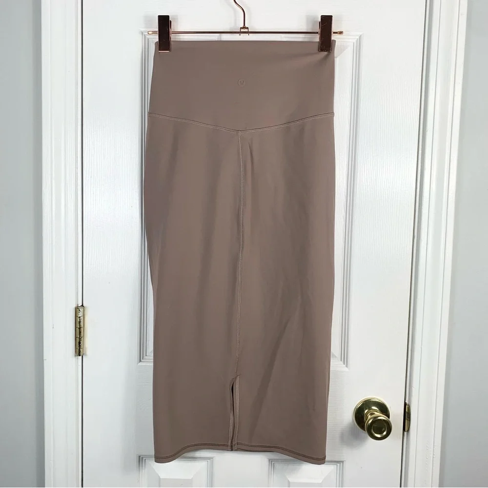Lululemon Nulu Slim-Fit High-Rise Skirt Size 4